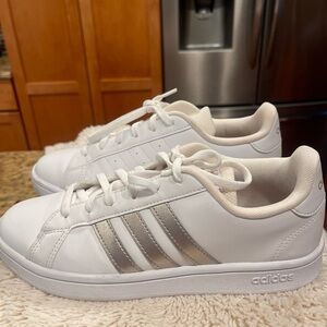 NWOT. Adidas White and Silver Sneakers